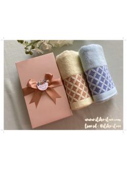 ผ้าขนหนูเนื้อ cotton ลายกากบาทใหญ่ ขนาดเช็ดผม 15x30 นิ้ว แพ็คกล่องมุก