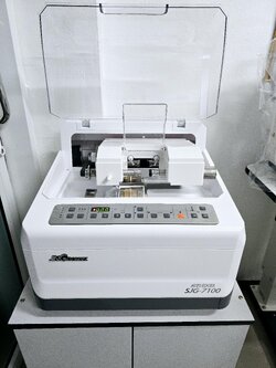 เครื่องฝนเลนส์ออโต้ระบบอัตโนมัติ Automatic Lens edger SJG-7100 ฝนเลนส์ PC CR GL ขัดเงาสันเลนส์กรอบเซาะ