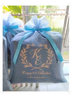 หมอนอิง สกรีนลายแพ็คถุงผ้าแก้วผูกโบว์