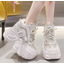 รองเท้าผ้าใบเสริมส้น 4 นิ้ว สีขาว/ดำ/แดง ไซส์ 34-39