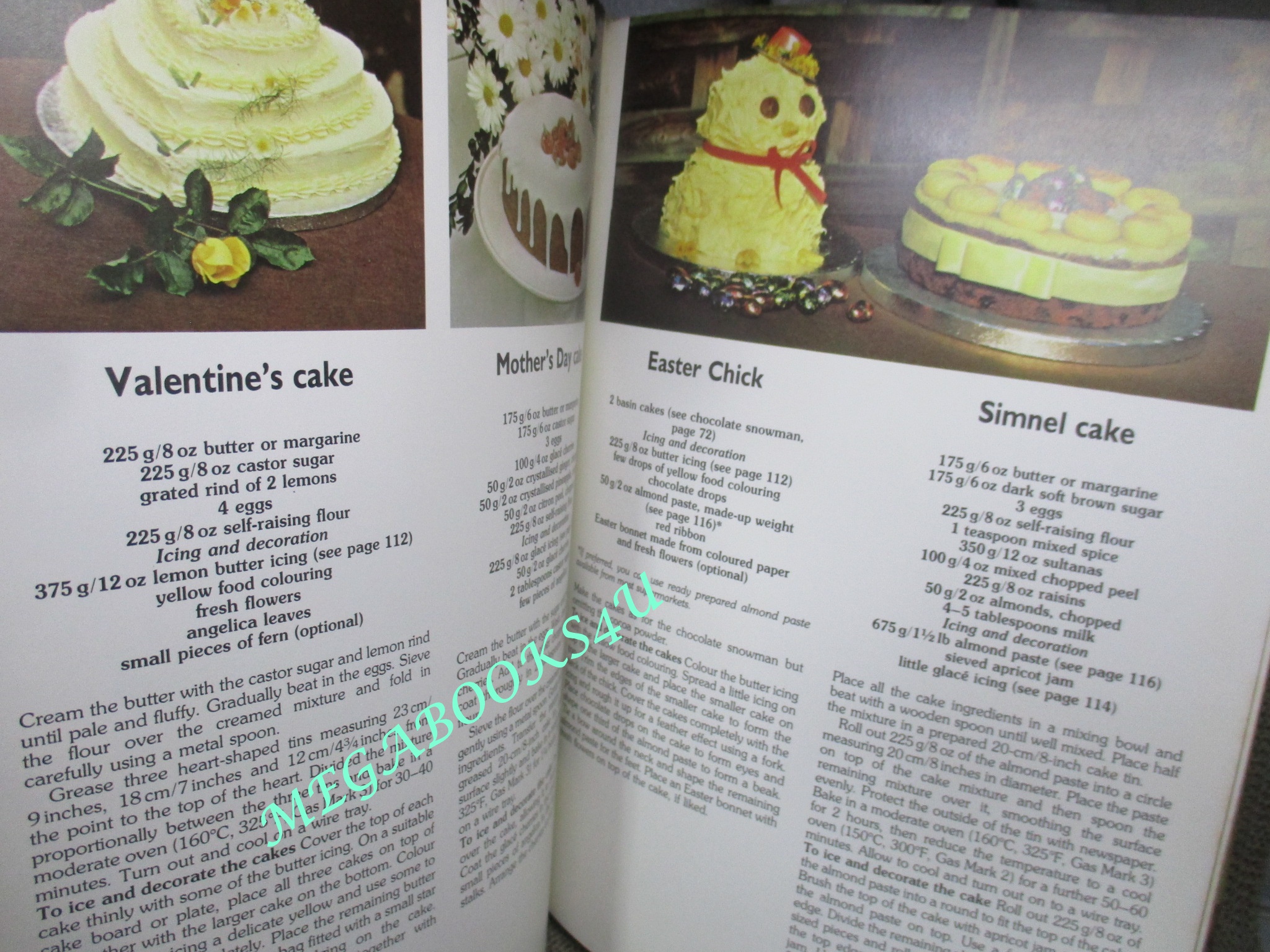 หนังสือ ตำราตกแต่งและทำขนมเค้ก(ปกแข็ง) (ภาษาอังกฤษ) Hamlyn All Colour Book of Cakes and Cake Decorating - Jill Spencer - 1981 Edition