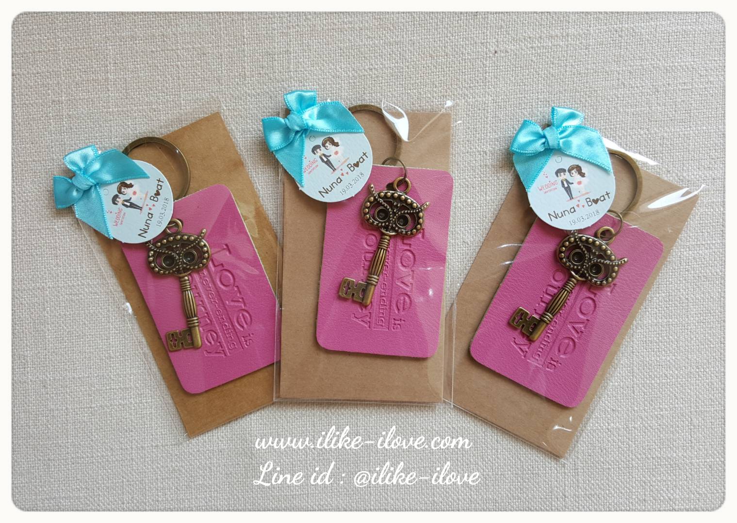 พวงกุญแจห้อยป้ายหนัง Love is journey