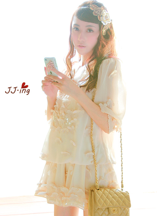 **พร้อมส่ง**เดรสชีฟองสีเบจประดับด้วยเลื่อม+ดอกไม้เข้าชุด (แยกเป็นเสื้อ-กางเกง)