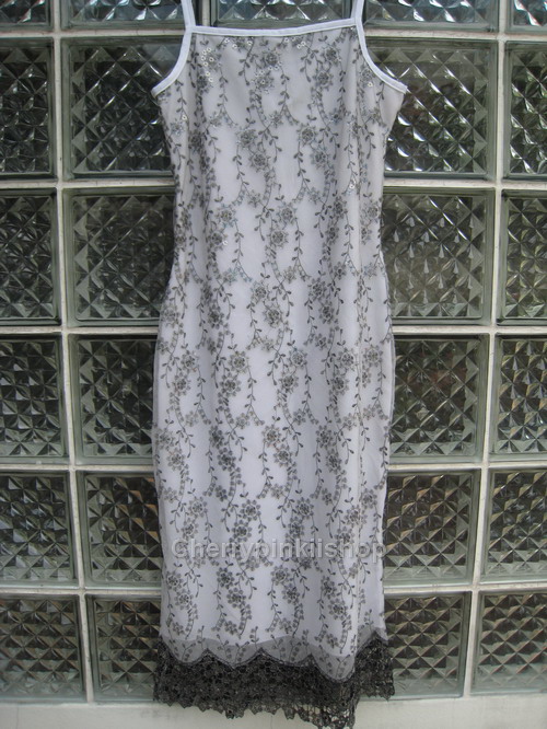 ชุดราตรีปักลื่อม เดรสปักเลื่อมสุดหรู สำหรับออกงาน สายเดี่ยวสีขาว ลายดอกไม้ ชายเย็บลูกไม้ ดูสวยหรู
