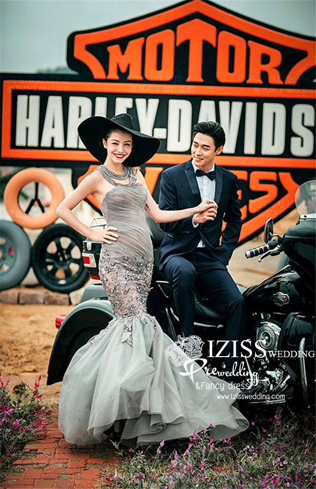 PW323 - **พรีออเดอร์ค่ะ** ชุดคู่ถ่ายพรีเวดดิ้ง (prewedding dress) & ชุดแต่งงานแฟนซี (Fancy wedding dress)ชายหญิง "ธีมสีเทา-ดำ"
