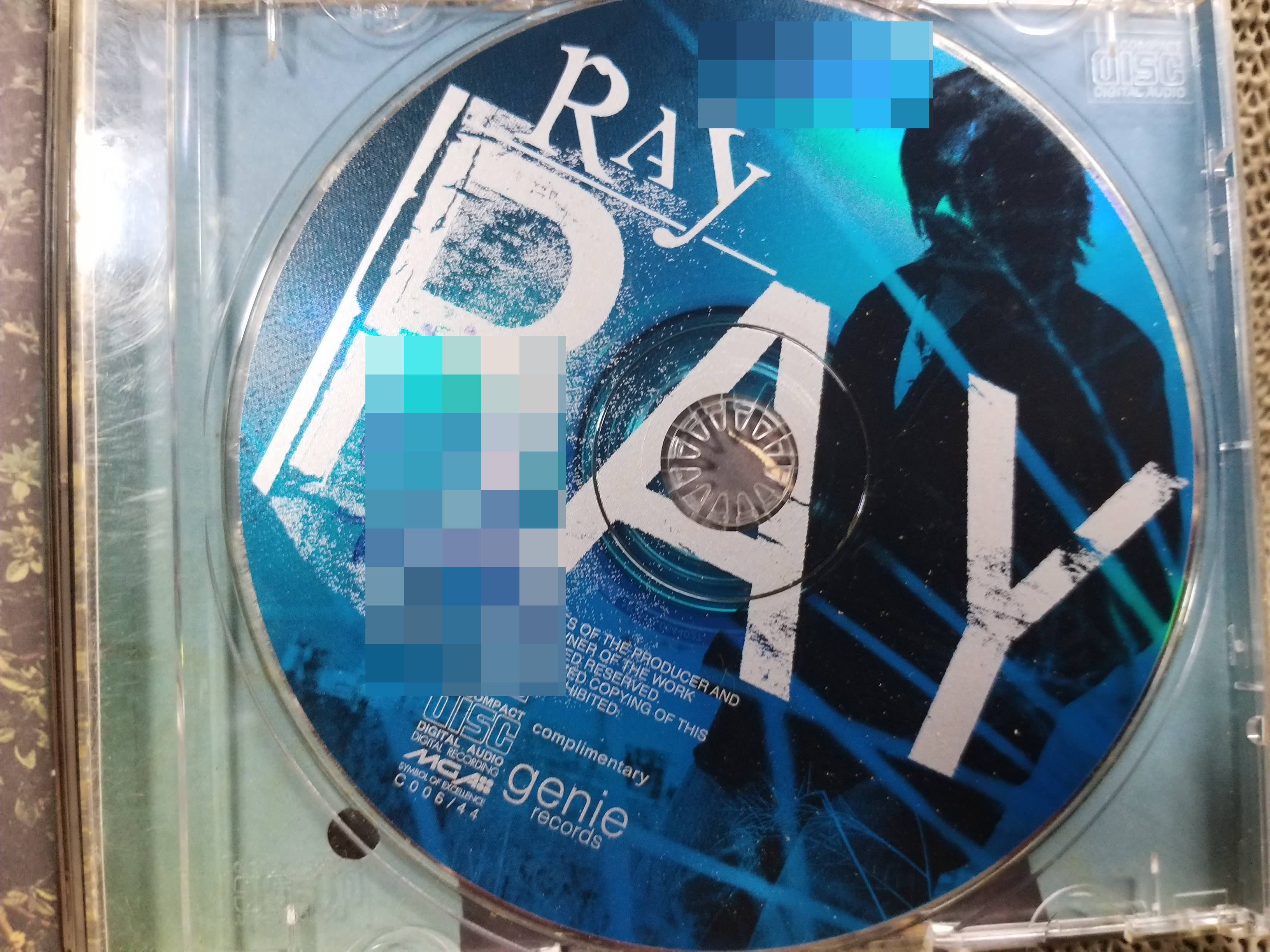 ซีดีเพลงไทยสากล RAY เรย์ : เรย์ ประจักษ์ สงค์อิ่ม บรรจุ10เพลง // ปกสวย เจาะ แผ่นแท้ แผ่นสวย / ปกและแผ่นมีปากกาเมจิคเขียนข้อความไว้