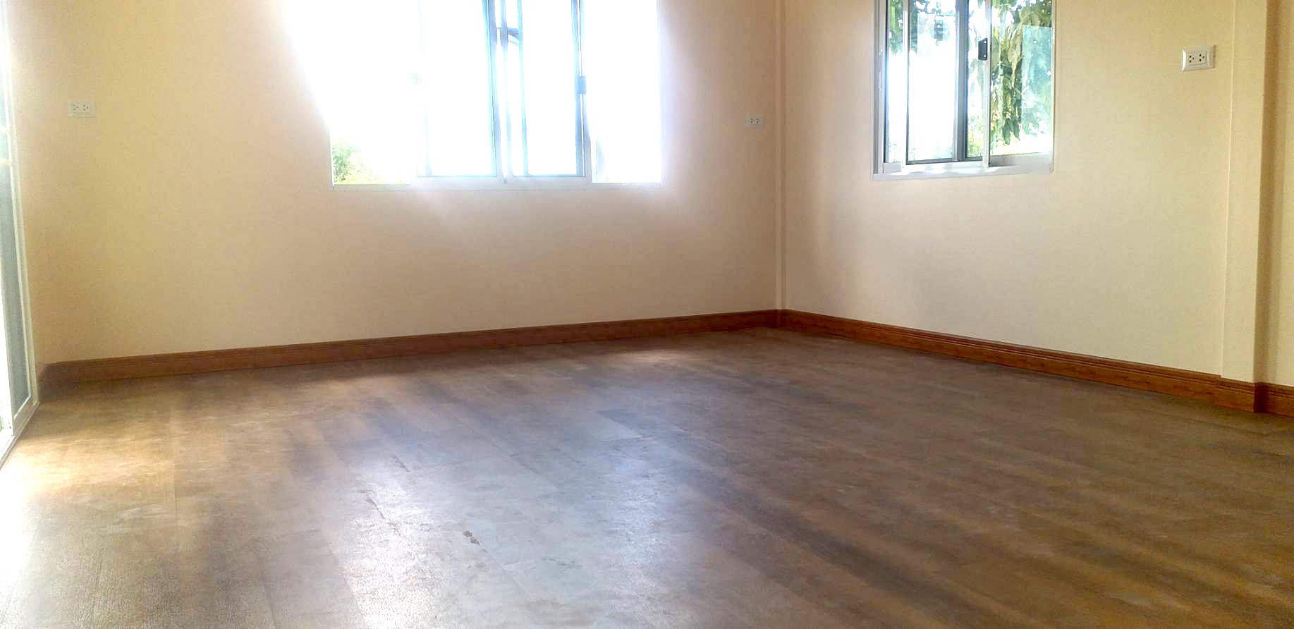 บ้านน็อคดาวน์ ทรงปั่นหยา ขนาด 4*6 เมตร พร้อมระเบียง 2*3 เมตร ชุดประตูสไลด์