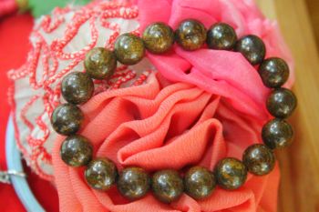 บรอนไซท์ ( Bronzite )
