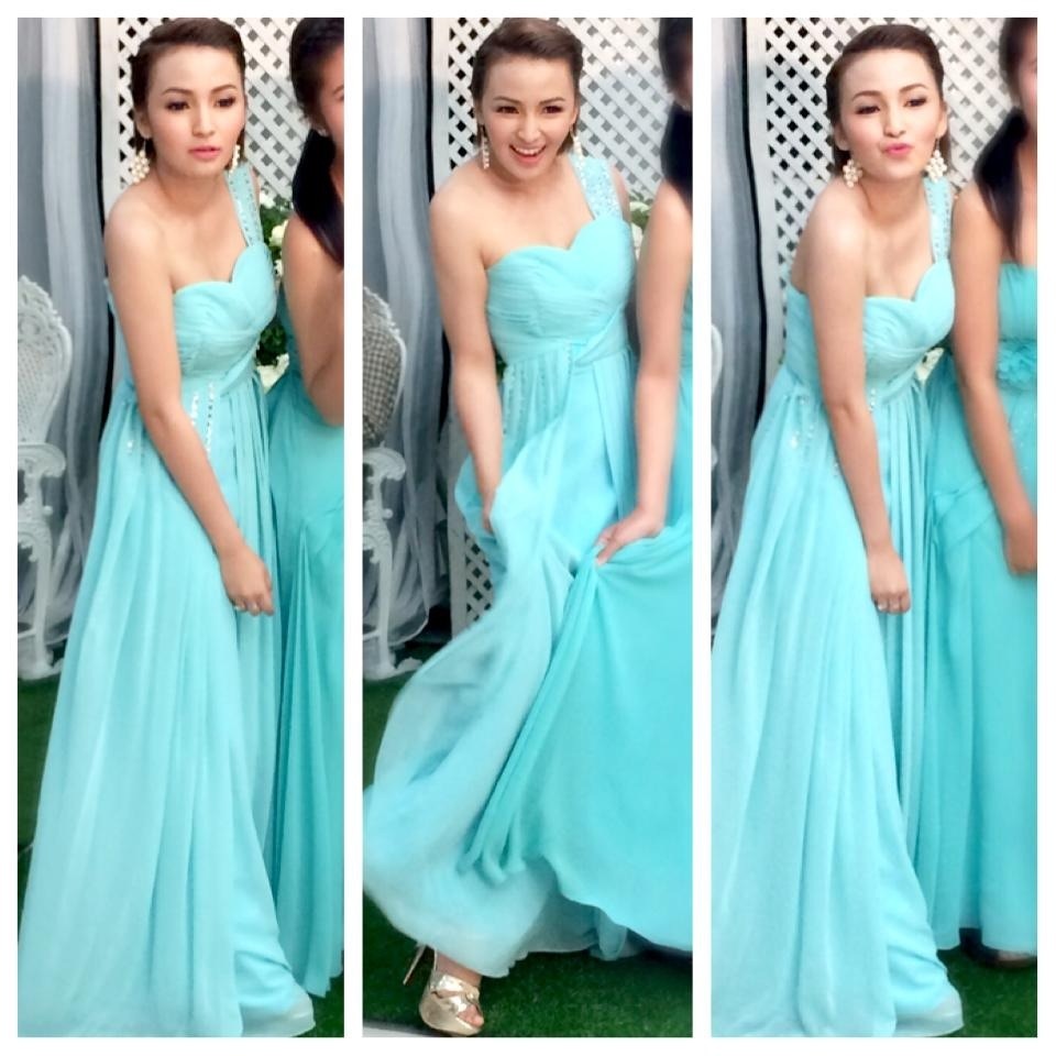 เช่าชุดราตรียาวสีฟ้า