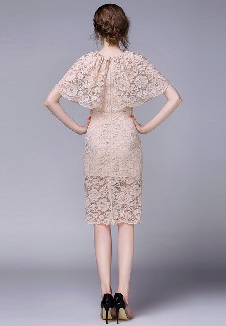 ***หมดค่ะ***เดรส ดีเทลผ้าลูกไม้ทรงเข้ารูป คอกลมแต่งระบายรอบคอ งานมีซับใน ลูกไม้เนื้อนิ่มหนาเดินเส้นคล้ายลูกไม้ฝรั่งเศษ สีพีช ติดซิปด้านหลัง การตัดเย็บเรียบร้อย คุณภาพดีค่ะ(ตัวนี้แบบไม่มีเชิงลูกไม้ค่ะ)