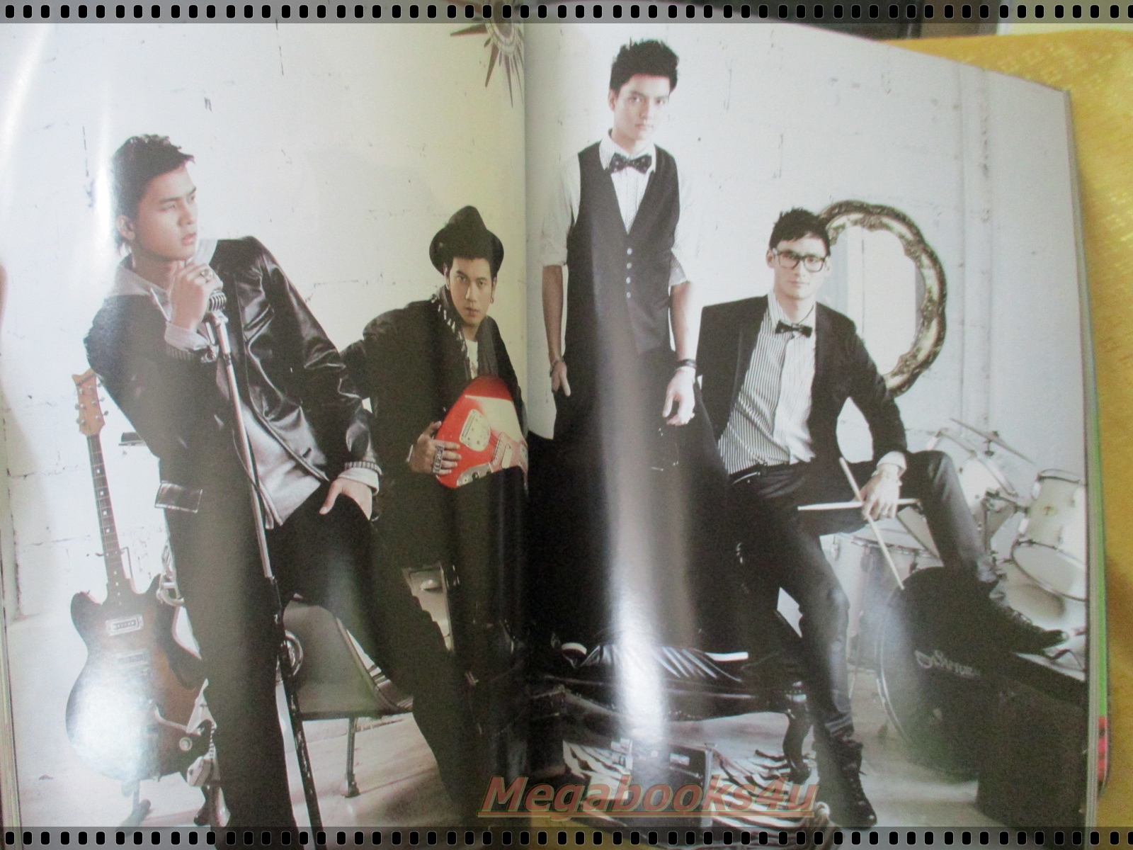 นิตยสารแพรว ฉบับที่763 ปี2554 ปก กิ๊ฟซ่า กิ๊บซี่ โฟร์มด ตำหนิ หน้าปกมีรอยขาดหน่อย