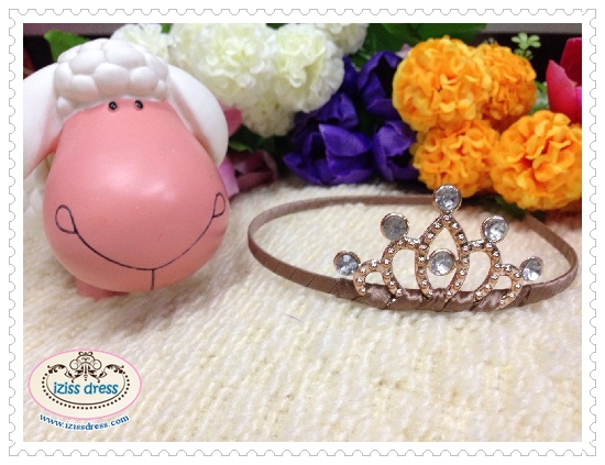 **พร้อมส่ง**มงกุฎเพชรประดับมุก ประดับผมแบบไม้คาดผม ใส่แบบครอบผมหรือคาดผมก็ได้ค่ะ สำหรับใส่เป็นพร็อพประกอบชุดสไตล์เจ้าหญิง หรือนางฟ้าหรือเดินขบวนพาเหรด สวยมากๆค่ะ
