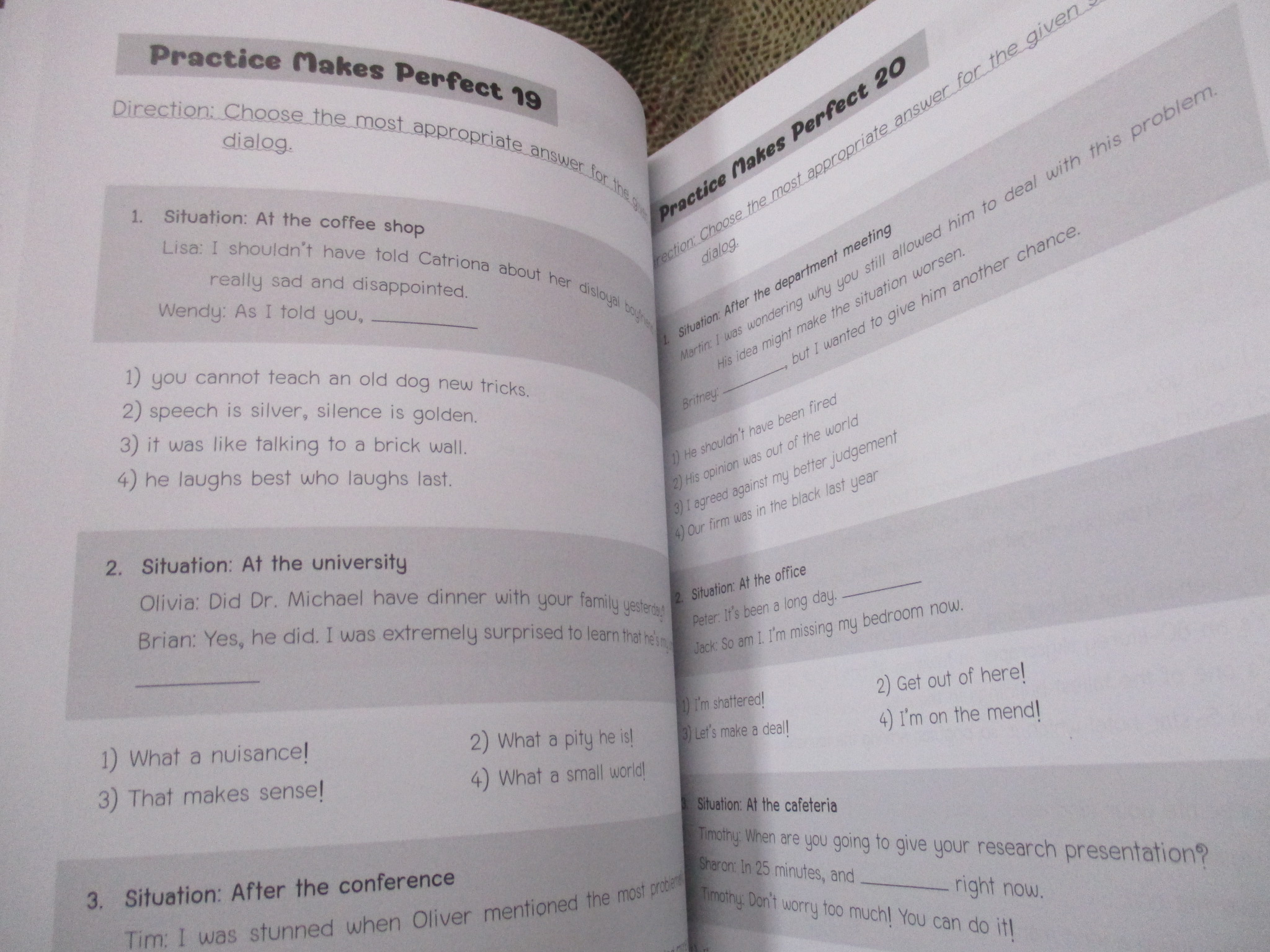 จับตาย! วายร้าย TGAT1 :ENGLISH COMMUNICATION (การสื่อสารภาษาอังกฤษ) / สุรชัย รอดงาม (อาจารย์ทีวี จูเนียร์) / มีรอยขีดเขียน TEST1 22หน้า/