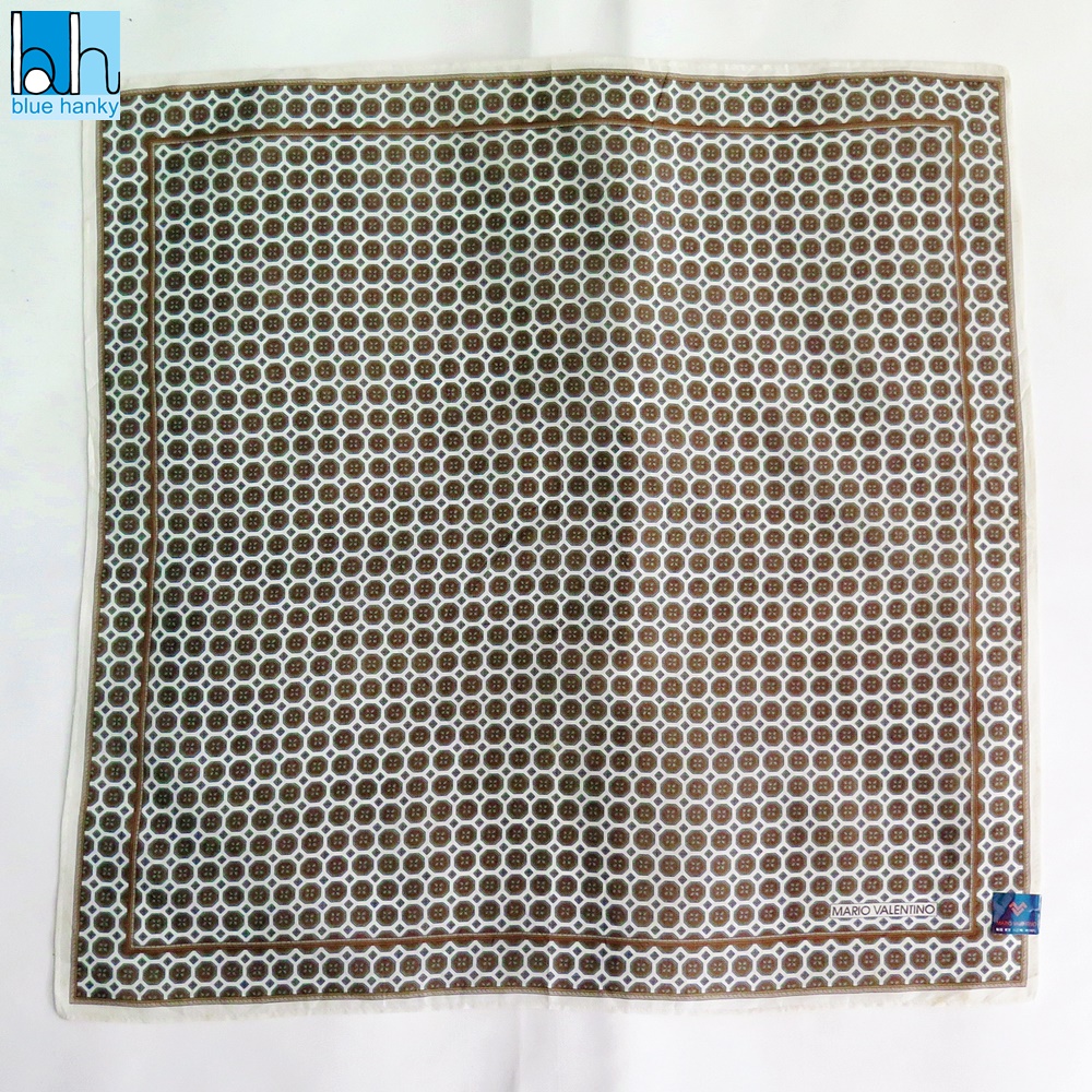 #29 18" MARIO VALENTINO ผ้าเช็ดหน้ามือ2 สภาพดี ผ้าเช็ดหน้าผืนใหญ่