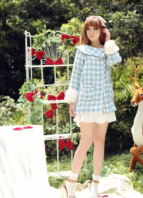 ***พร้อมส่ง size M L มีจำนวนจำกัดค่ะ***เสื้อโค้ทกันหนาวลายสก๊อตสีฟ้าแขนยาว ตกแต่งขนเฟอร์สีขาวรอบข้อมือ มีกระเป๋า 2 ข้างติดกระดุมด้านใน สวยหวานเหมือนแบบค่ะ