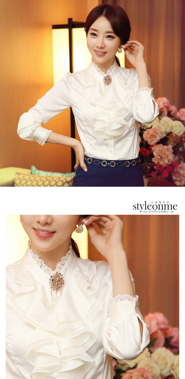 ***หมดค่ะ***เสื้อผ้าซาตินเนื้อมันสีขาว แต่งระบายด้านหน้าแขนยาว สวยเหมือนแบบค่ะ