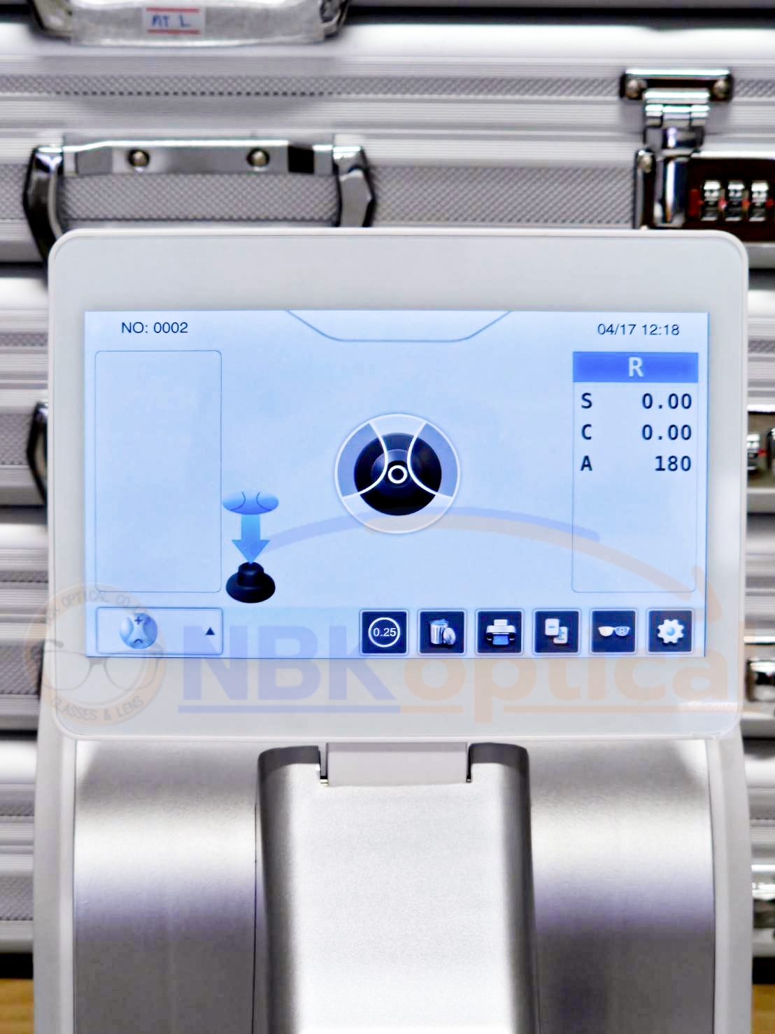 เครื่องเช็คเลนส์ออโต้ LM-900 Lensmeter