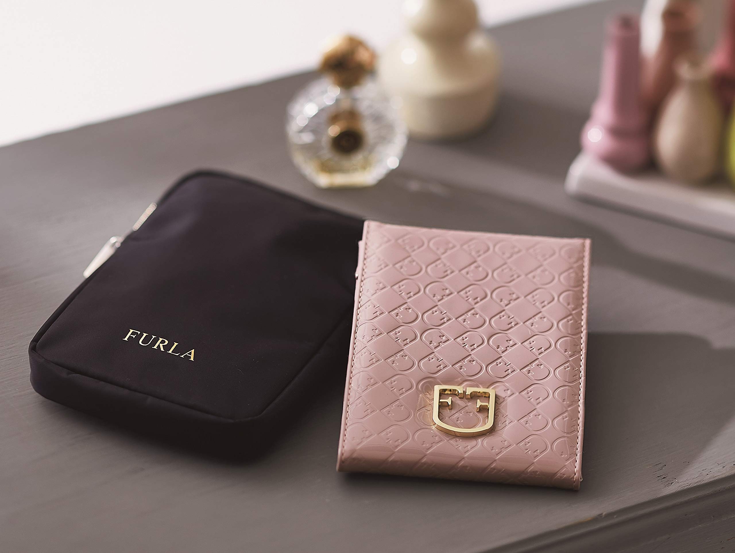 ❌เลิกจำหน่าย ❌ (มีกล่อง) FURLA Luxury Mirror (Monogram Pattern) & Mirror Case x sweet 10月号 กระเป๋าและกระจกหรูหรา