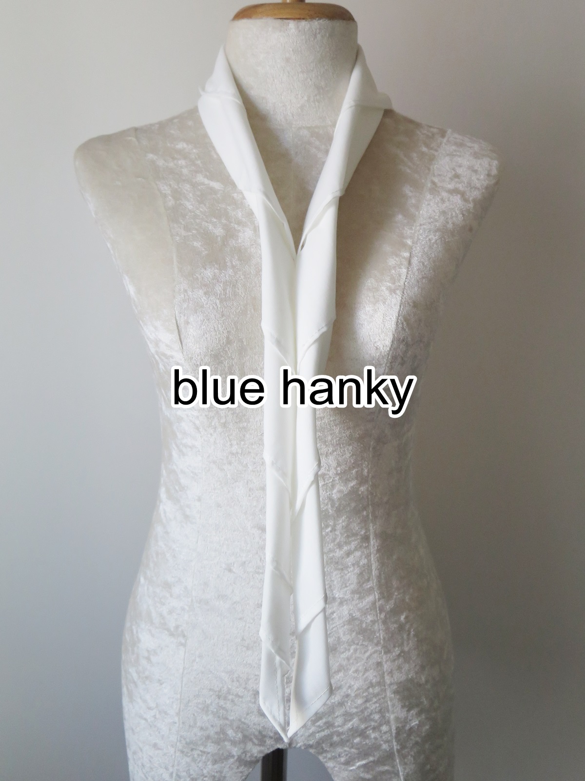 30ผืน สีขาว สามเหลี่ยม120ซม ลูกเสือ