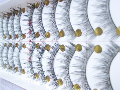 V-040 ขนตาปลอม (ราคาส่ง) ขั้นต่ำ 15 เเพ็ค คละเเบบได้