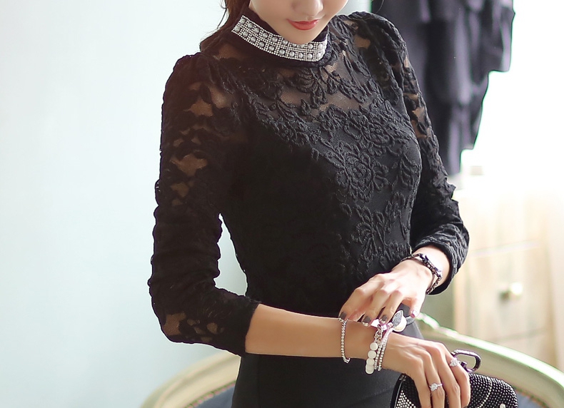 **หมดค่ะ**เสื้อใส่ทำงานผ้าผ้าลูกไม้สีดำสีดำแขนยาว ดีเทลตกแต่งช่วงคอด้วยแถบเพชร ติดเพชรล้อมรอบด้วยมุกเลื่อมสีทอง สวยคุณภาพดีเหมือนแบบค่ะ