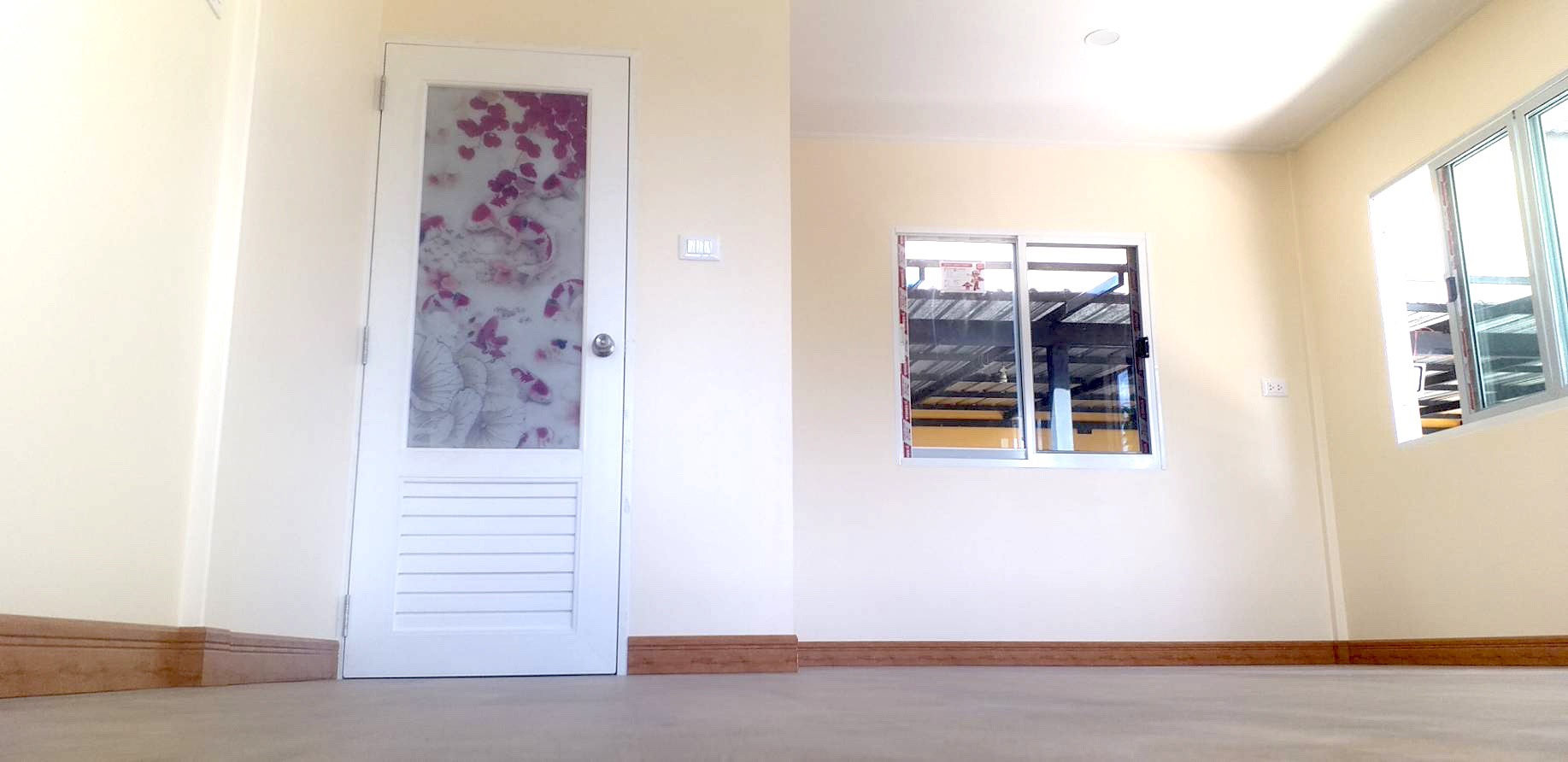 บ้านน็อคดาวน์ ทรงปั่นหยา ขนาด 4*6 เมตร พร้อมระเบียง 2*3 เมตร ชุดประตูสไลด์