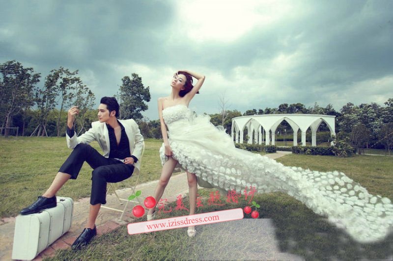 ***พรีออเดอร์***ชุดพรีเว็ดดิ้ง(Pre Wedding) เดรสเกาะอกสีขาวผ้าลูกไม้+สูทสีขาว