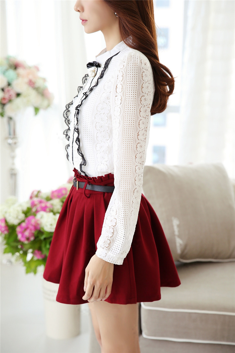 **หมดค่ะ**เสื้อใส่ทำงานผ้าคอตตอนสีขาวแขนยาว ดีเทลตกแต่งช่วงอกด้วยระบายแถบผ้าลูกไม้สีขาวสลับดำ ติดกระดุมรูปโบว์สีดำ สวยคุณภาพดีเหมือนแบบค่ะ