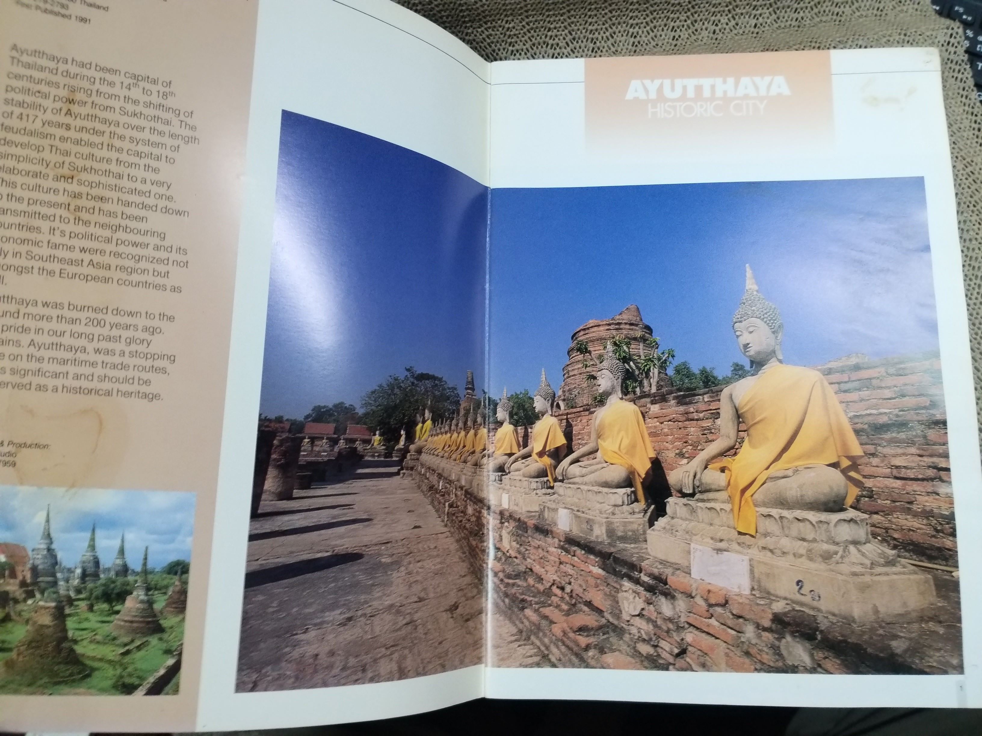 อุทยานประวัติศาสตร์พระนครศรีอยุธยา (AYUTTHAYA HISTORIC CITY ) / ปกหน้ามีรอยเปื้อนเยอะ