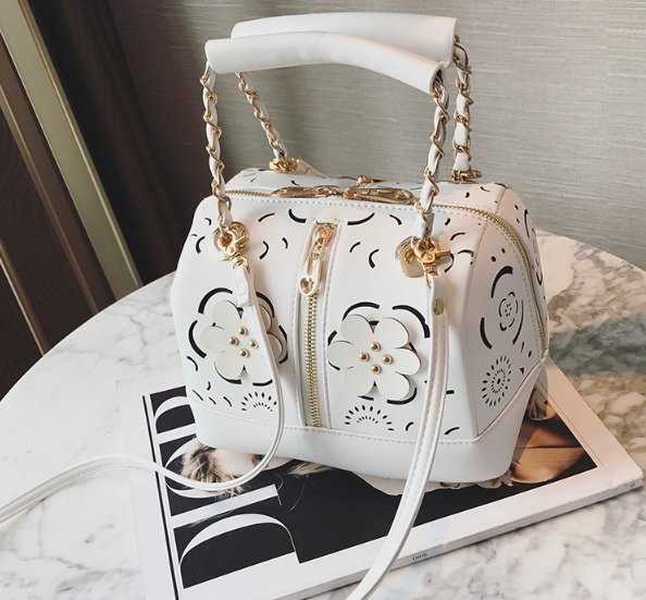 กระเป๋าแฟชั่นฉลุลายดอกน่ารักๆสีแดง/ดำ/ขาว