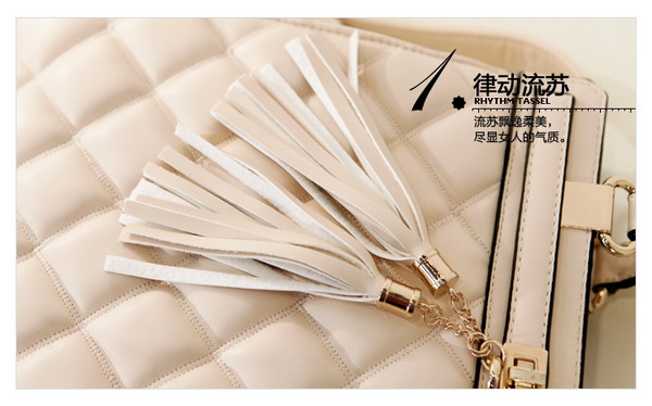 **Pre-order** กระเป๋า axixi แท้ สีครีมงาช้าง