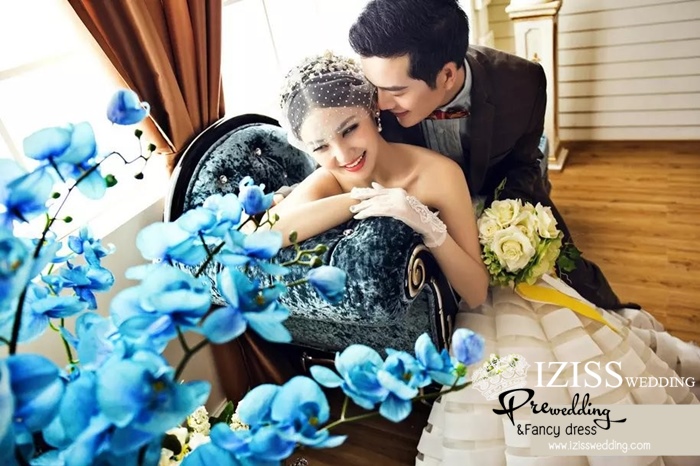 PW326 - **พรีออเดอร์ค่ะ** ชุดคู่ถ่ายพรีเวดดิ้ง (prewedding dress) & ชุดแต่งงานแฟนซี (Fancy wedding dress)ชายหญิง "ธีมชุดเจ้าสาวสีขาว-ดำ"