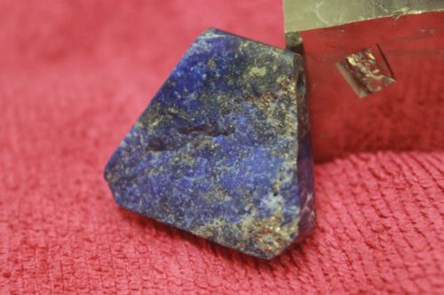 ลาพิส ลาซูลี่ ( Lapis Lazuli )