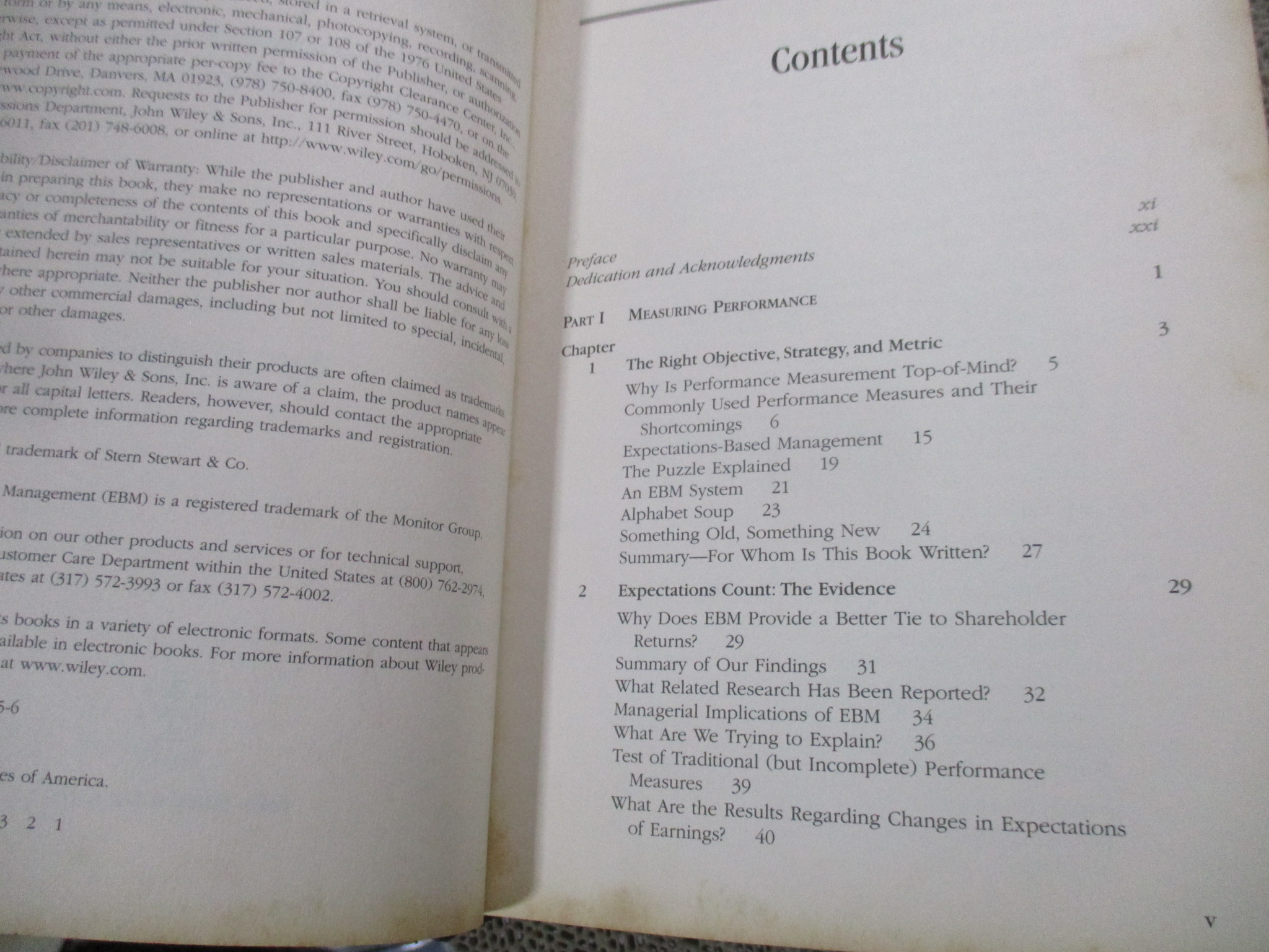Outperform with Expectations-Based Management : A State-of-the-Art Approach to Creating and Enhancing Shareholder Value / กระดาษมีจุุดเหลือง