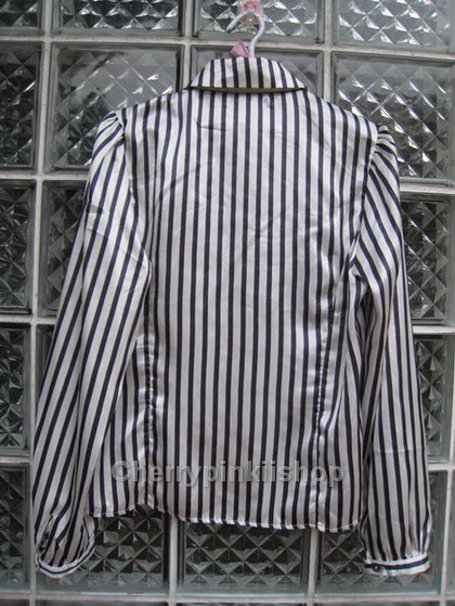 เสื้อทำงาน ลายทางขาวม่วง คอปก เนื้อผ้ามันลื่น ใส่สบาย มีระบายด้านหน้า ยี่ห้อ Icinoo