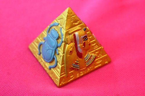 ปิรามิดจำลอง ( Pyramis )