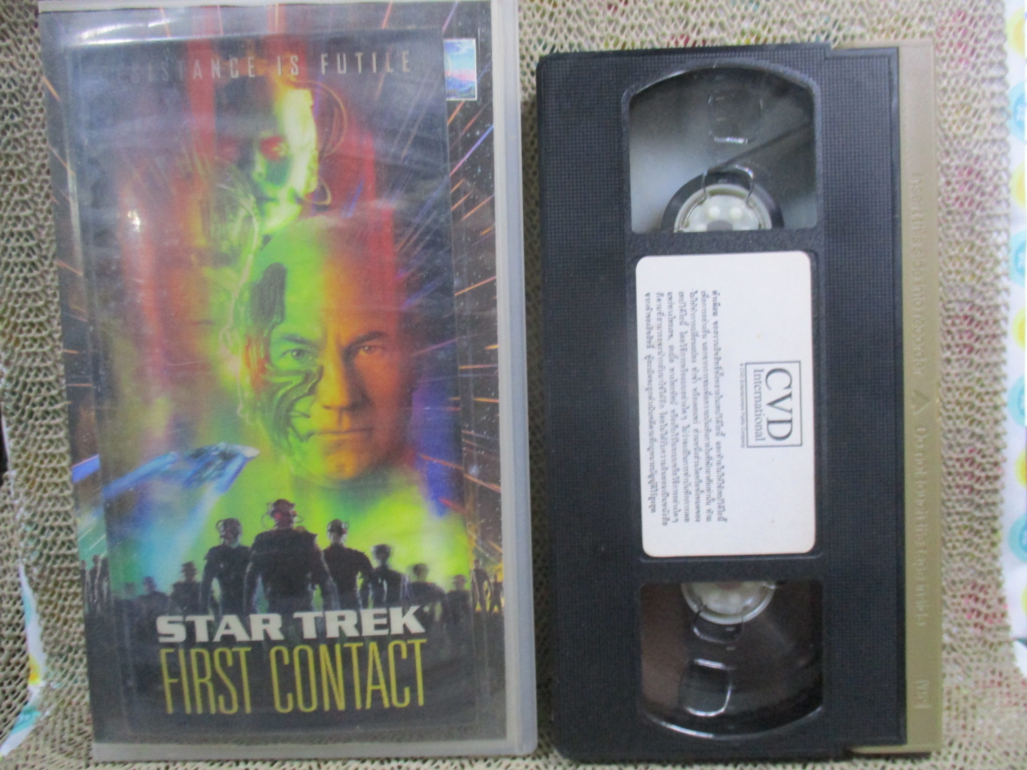 วีดีโอเทป Video Tape สตาร์ เทรค: ฝ่าสงครามยึดโลก Star Trek: First Contact พากย์ไทย ค่ายCVD /ที่ปกจะมีคราบน้ำนิดหน่อย