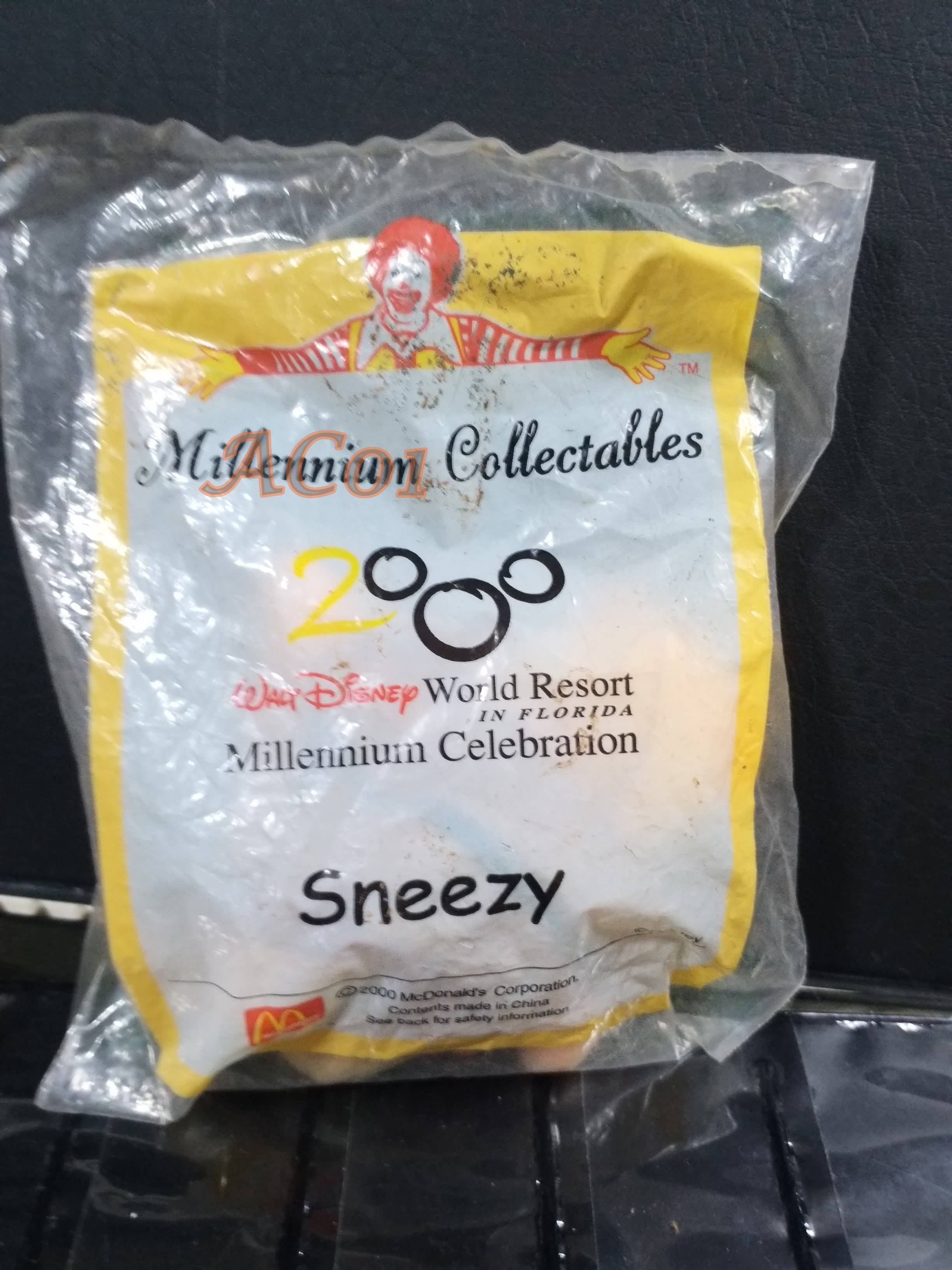 ของเล่นMcDonald's ของเล่นHappy Meal / Walt Disney World. Millennium Collectables -SNEEZY / ในถุงเดิม ไม่แกะ ถุงเก่าหน่อย เก่าเก็บ