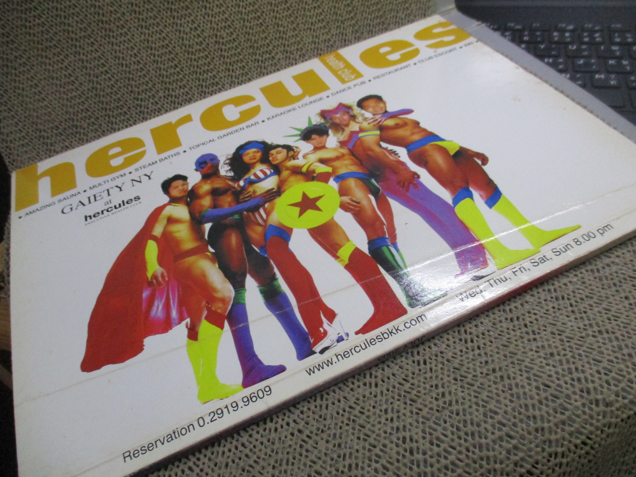 นิตยสาร DOOR VOL.40 สภาพดี ป2นายแบบทำกิจกรรมร่วมกัน ปกหน้ามีรอยถลอกนิด ปกหลังมีรอยพับตามรูป