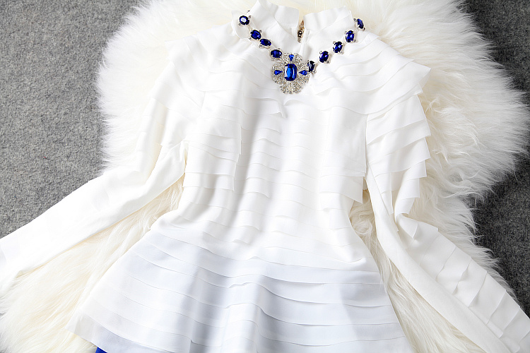 ***หมดค่ะ*** เสื้อชีฟองสีขาว ระบายเป็นชั้นคอกลมแขนยาว+กระโปรงสีน้ำเงินทรงเอ สวยเหมือนแบบ100%ค่ะ