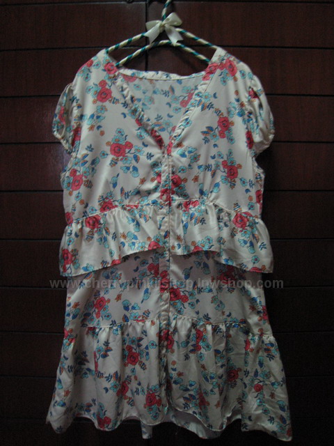 เดรสสั้น สีครีมลายดอกไม้ เนื้อผ้านิ่ม ใส่สบาย ใส่แล้วดูสวยหวาน ยี่ห้อ Style By CNE จากเกาหลี Size M