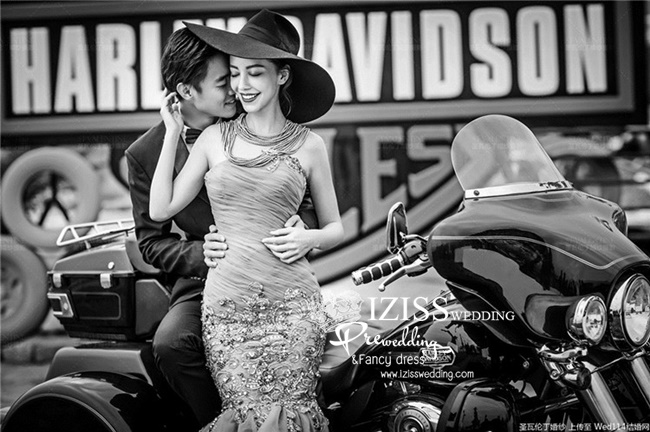 PW323 - **พรีออเดอร์ค่ะ** ชุดคู่ถ่ายพรีเวดดิ้ง (prewedding dress) & ชุดแต่งงานแฟนซี (Fancy wedding dress)ชายหญิง "ธีมสีเทา-ดำ"