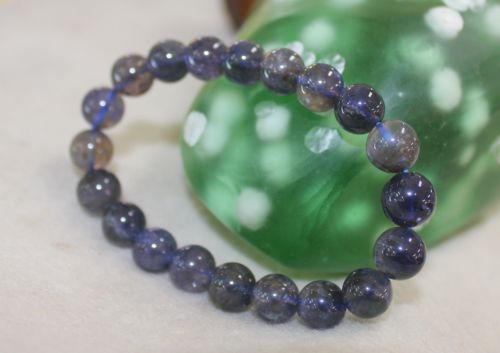 สร้อยข้อมือไอโอไลต์ (Iolite)