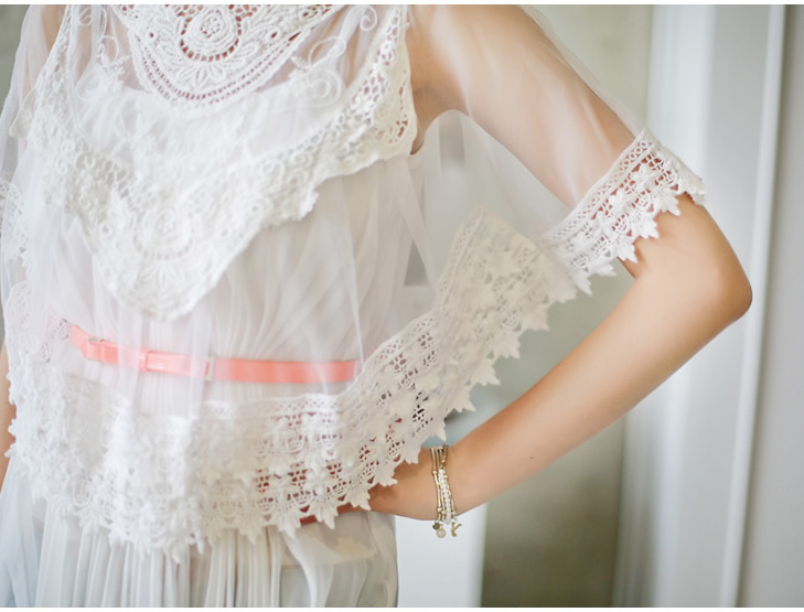 ***หมดค่ะ***เสื้อคอกลมเนื้อผ้าตาข่ายเนื้อนิ่ม ปักลายลูกไม้ที่ตัวเสื้อ แขนสั้น มีซับในค่ะ