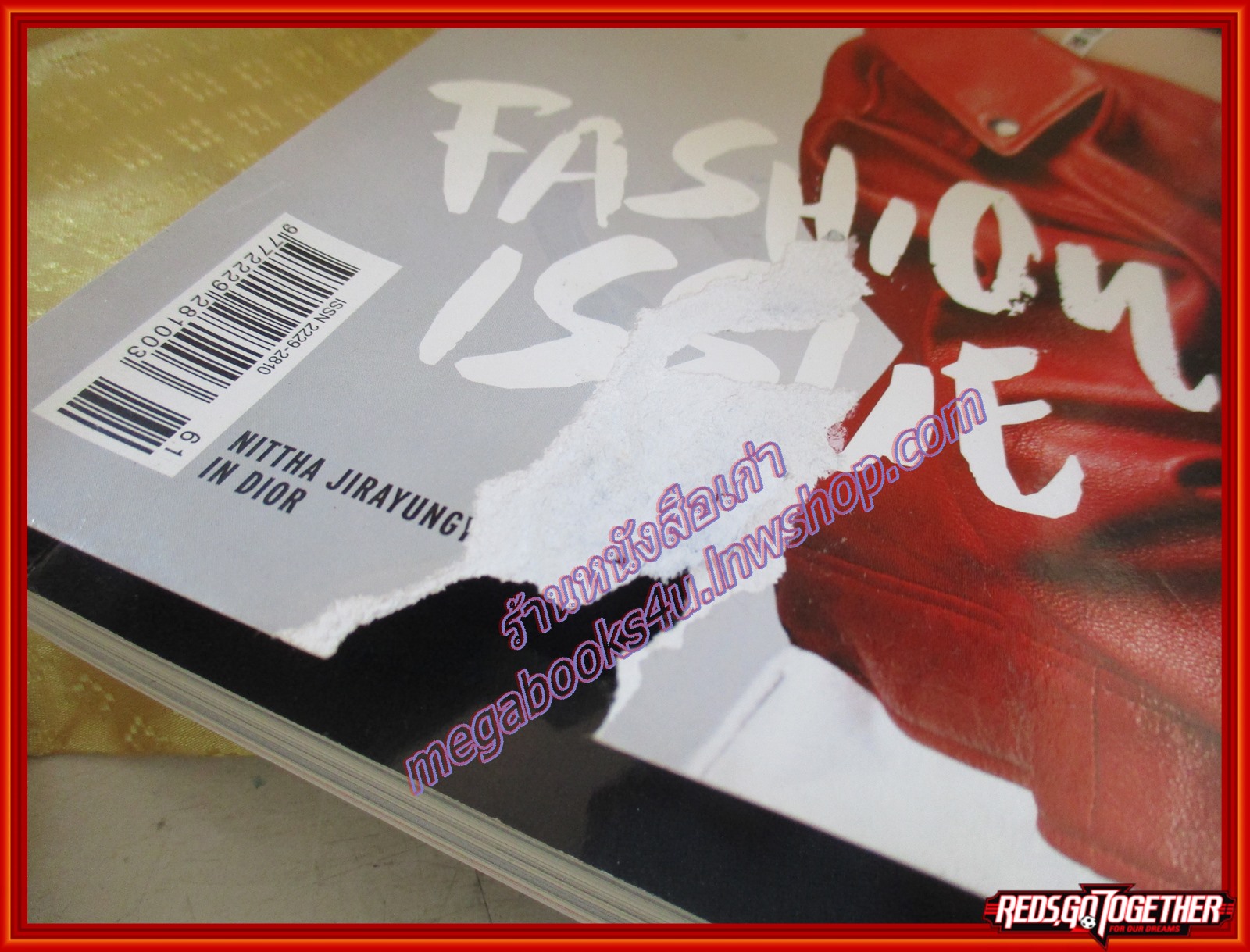 นิตยสาร ลอฟฟีเซียล (L'Officiel) เล่มที่061 ปี2560 ปก มิว นิษฐา ตำหนิ หน้าปกมีรอยขาดตามรูป