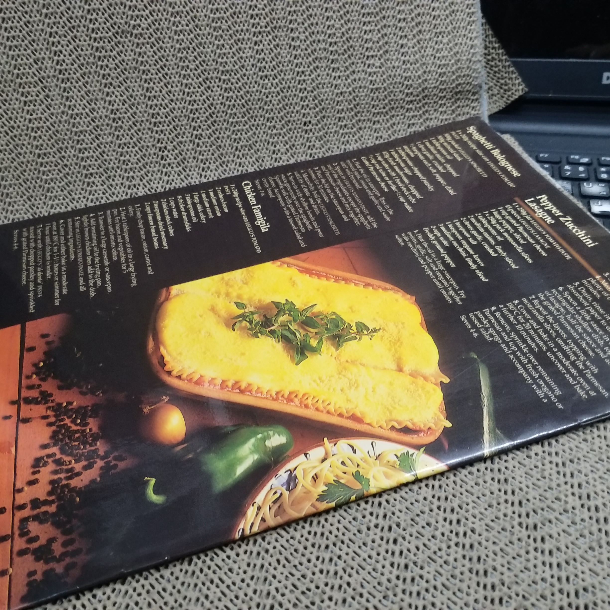 ตำรับกับข้าวอาหารอิตาลี COOK ITALIAN WITH LEGGO'S / สภาพ 90 %