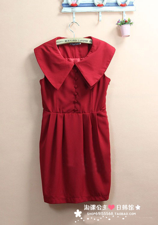 **พร้อมส่ง**เดรสสีแดง ปก 2 ชั้น ติดกระดุมด้านหน้าเนื้อผ้าอย่างดี มีซับในทั้งชุดค่ะ