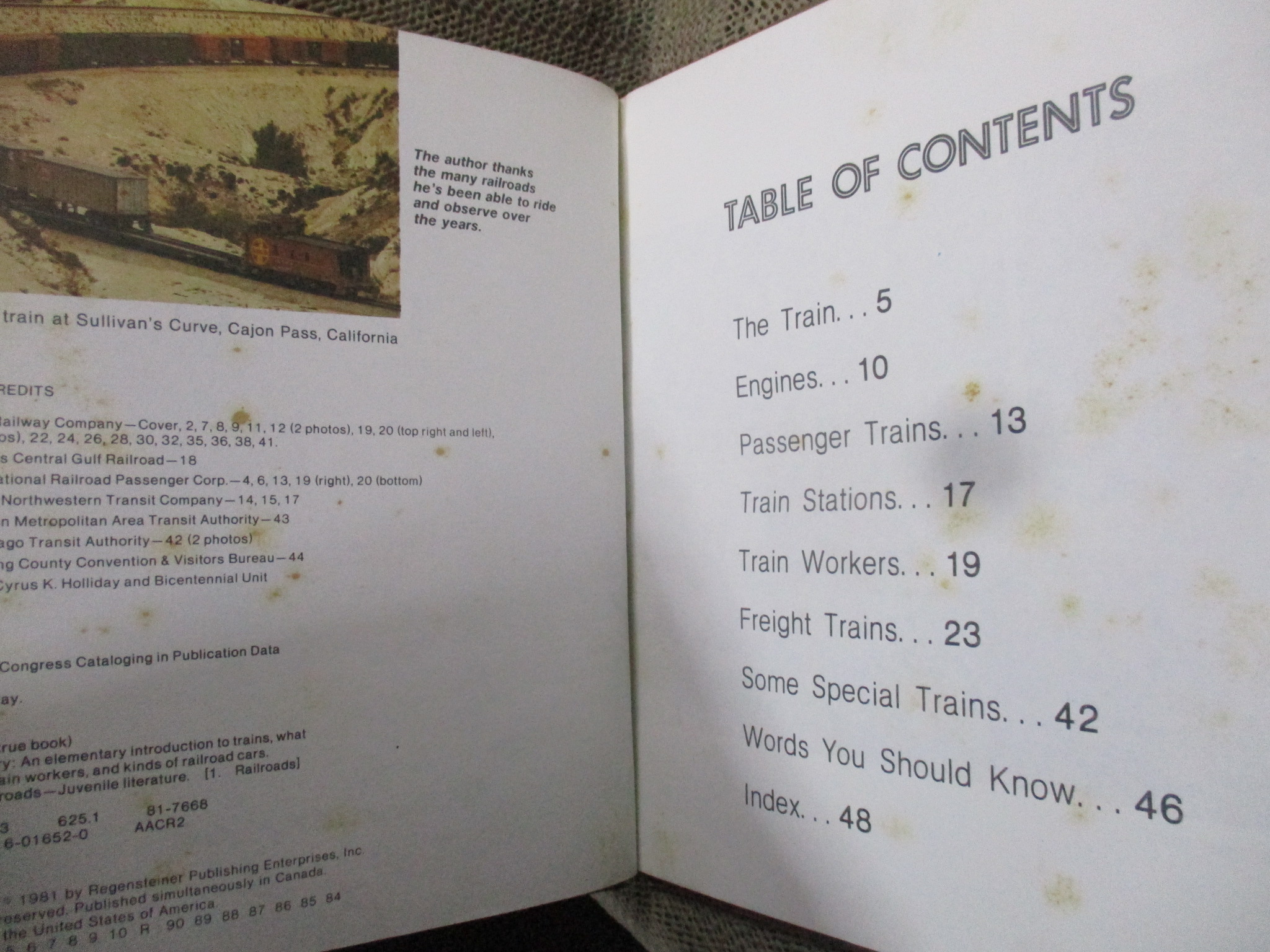 หนังสือ A New True Book : TRAINS (ภาษาอังกฤษ) กระดาษมีจุดเหลือง สภาพดี ห่อปกพลาสติก