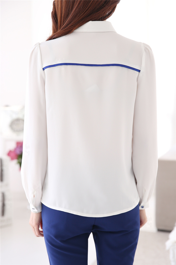 **หมดค่ะ**เสื้อชีฟองแขนยาวสีขาวใส่ทำงาน ดีเทลช่วงตัวผ้าตัดต่อผ้าลายกราฟฟิครูปดอกไม้ ตกแต่งแนวกระดุมและช่วงหลังด้วยผ้าแถบสีน้ำเงิน สวยคุณภาพดีเหมือนแบบค่ะ