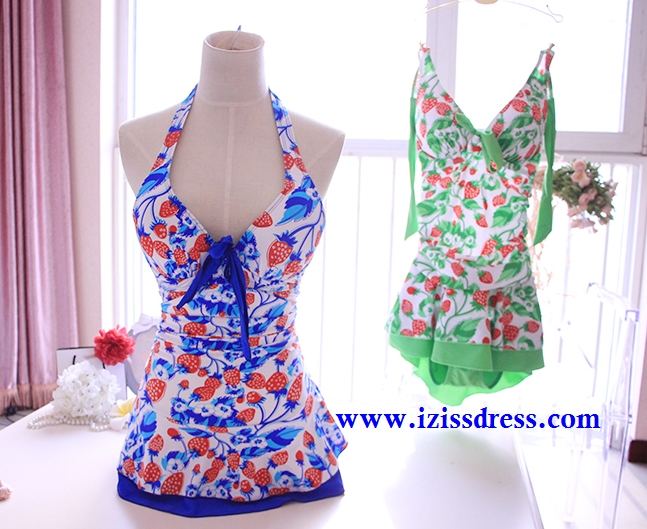 ***พร้อมส่ง***บิกินี่ชุดว่ายน้ำสีเขียวลายสตรอเบอรี่วันพีซ one-piece กระโปรงระบาย 2 ชั้นตัดต่อชั้นล่างสีเขียวสดใส น่ารัก+sexy รับลมทะเล เล่นดีเทลซีทรูด้านหลังร้อยสายไขว้สลับไปมา โชว์แผ่นหลัง สวยเหมือนแบบค่ะ